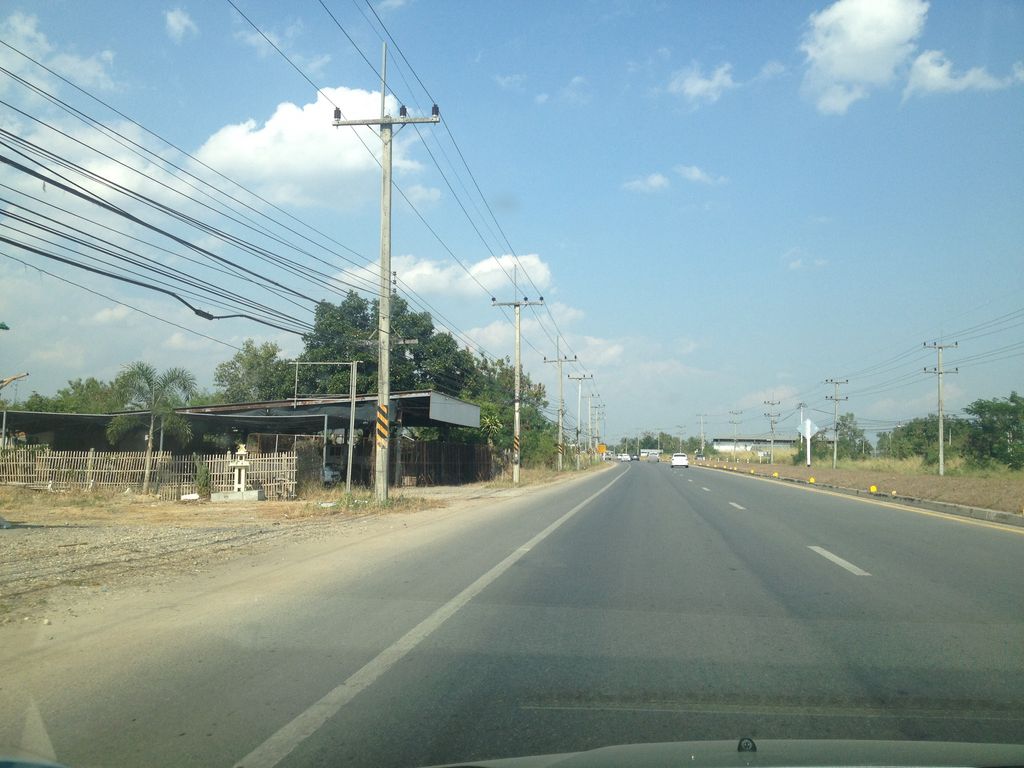 ภาพถนนตรงที่ โรจน์ไม้ซาง ตั้งอยู่ ถ่ายโดย jimwatana พ.ศ. 2558 (2015) · A street-level view of where โรจน์ไม้ซาง · Rotmaisang stands, by jimwatana in 2558 (2015)