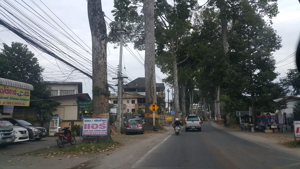 ภาพถนนตรงที่ มินิมาร์ท ปราณ์ ตั้งอยู่ ถ่ายโดย jrcarlsen พ.ศ. 2561 (2018) · A street-level view of where มินิมาร์ท ปราณ์ · Mini Mart Pra stands, by jrcarlsen in 2561 (2018)