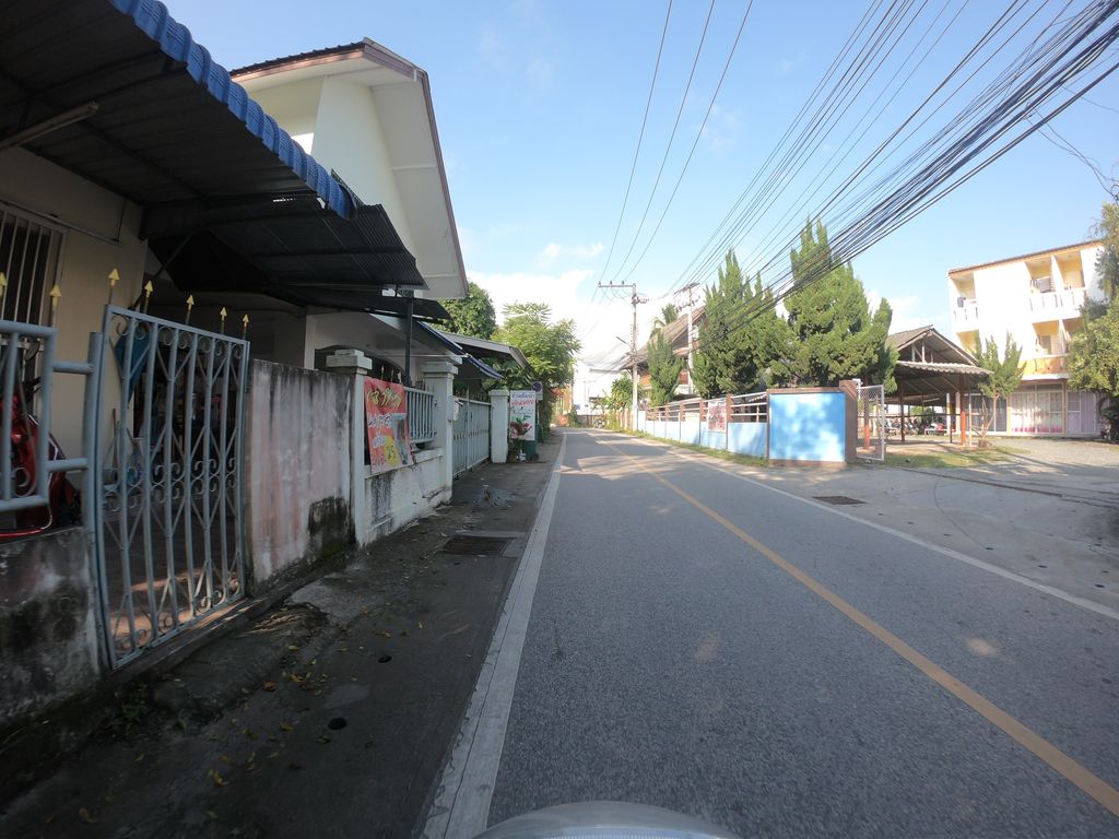 ภาพถนนตรงที่ Savoeysuktomyumnoodle ตั้งอยู่ ถ่ายโดย chanuwath_grab พ.ศ. 2562 (2019) · A street-level view of where Savoeysuktomyumnoodle stands, by chanuwath_grab in 2562 (2019)