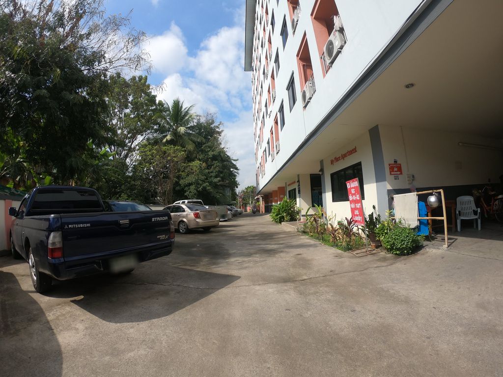 ภาพถนนตรงที่ ร้านเสถึยรซาวด์ ตั้งอยู่ ถ่ายโดย chanuwath_grab พ.ศ. 2562 (2019) · A street-level view of where ร้านเสถึยรซาวด์ · Ran Sethueira Sound stands, by chanuwath_grab in 2562 (2019)