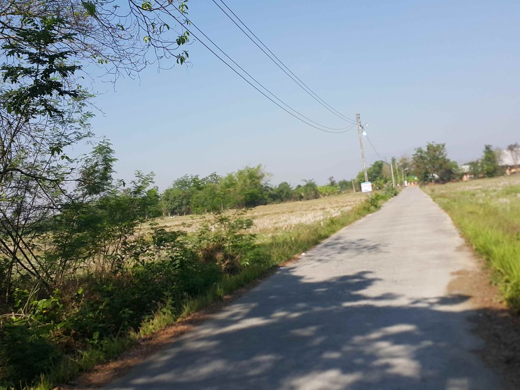 ภาพถนนตรงที่ ArjanTom Sming Lanna Chiang Mai ตั้งอยู่ ถ่ายโดย jrcarlsen พ.ศ. 2558 (2015) · A street-level view of where ArjanTom Sming Lanna Chiang Mai stands, by jrcarlsen in 2558 (2015)