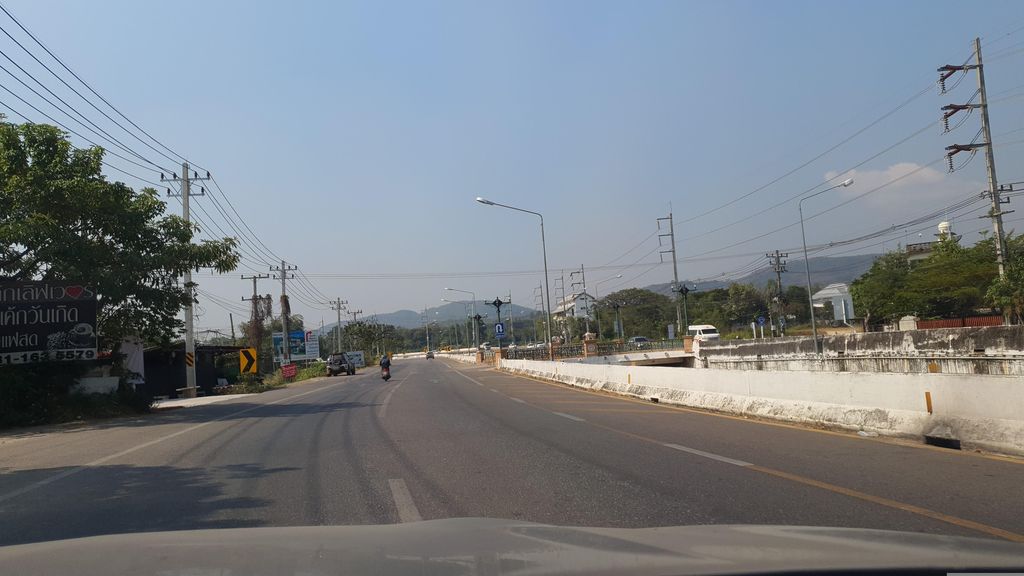 ภาพถนนตรงที่ เอกพาณิชย์ ตั้งอยู่ ถ่ายโดย jrcarlsen พ.ศ. 2566 (2023) · A street-level view of where เอกพาณิชย์ · Ekphanit stands, by jrcarlsen in 2566 (2023)