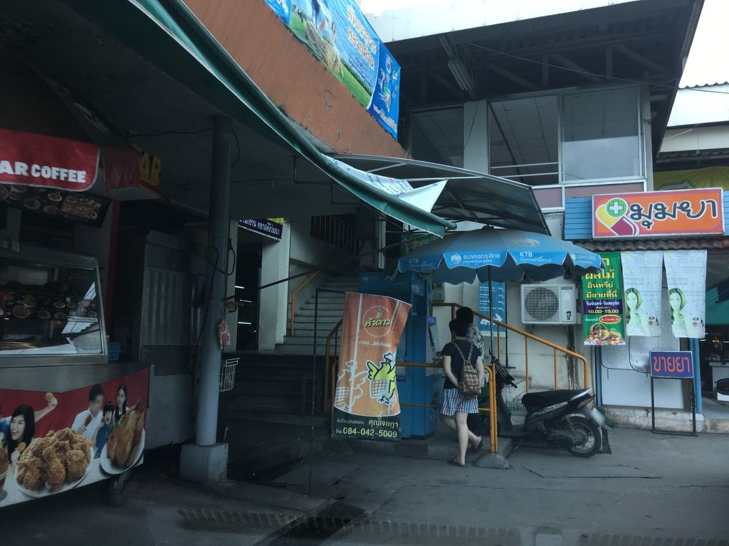 ภาพถนนตรงที่ Pups. สาขาเชียงใหม่ ตลาดธานินทร์ ตั้งอยู่ ถ่ายโดย wapriz พ.ศ. 2561 (2018) · A street-level view of where Pups. สาขาเชียงใหม่ ตลาดธานินทร์ stands, by wapriz in 2561 (2018)