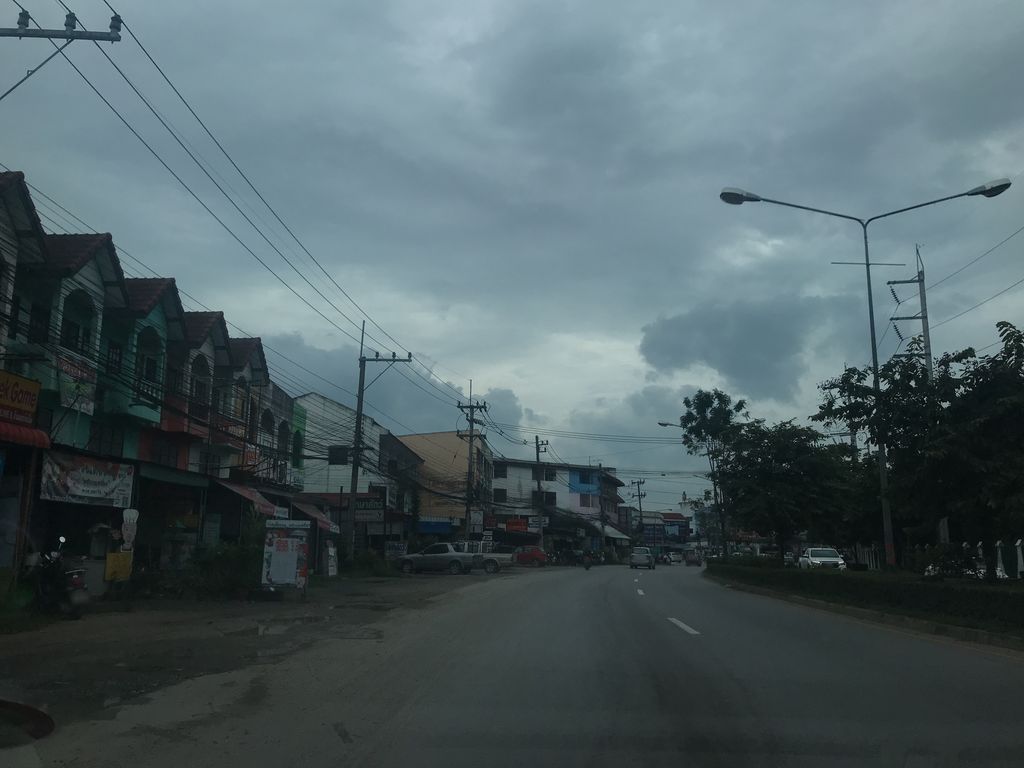ภาพถนนตรงที่ Play IT ตั้งอยู่ ถ่ายโดย prasert พ.ศ. 2561 (2018) · A street-level view of where Play IT stands, by prasert in 2561 (2018)