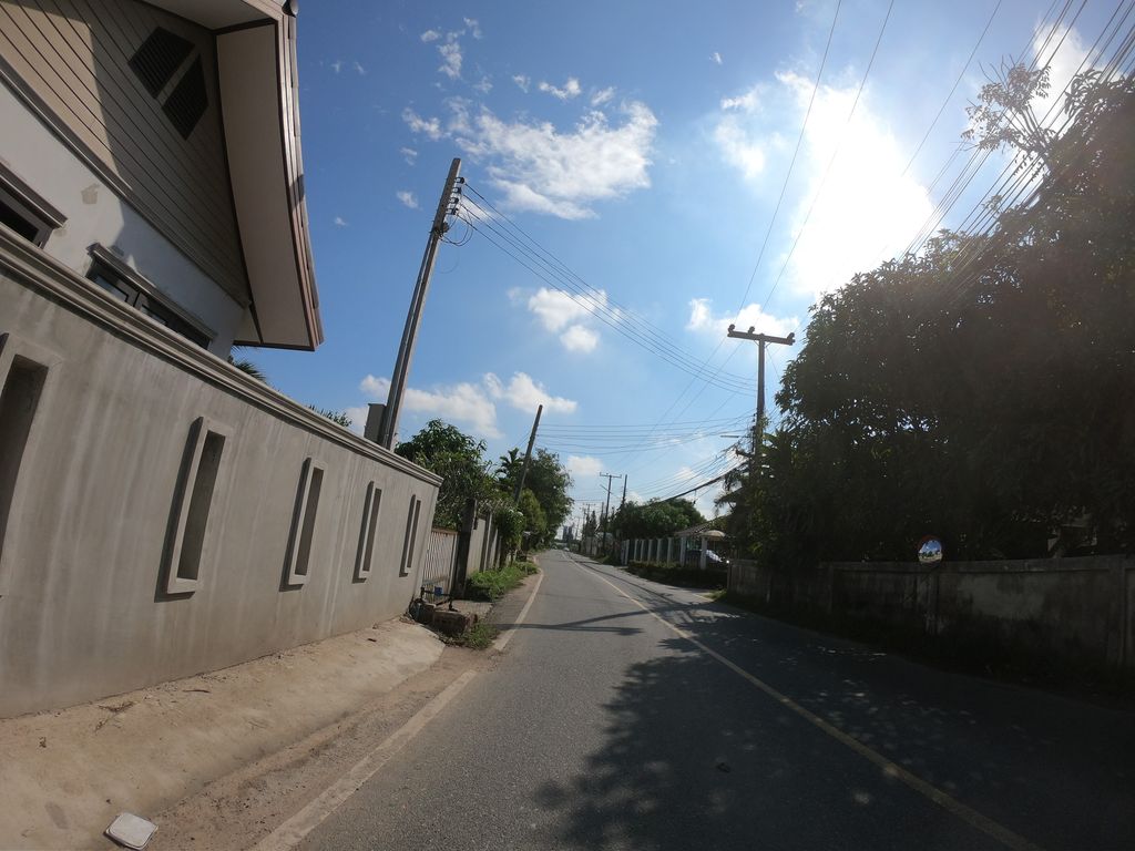 ภาพถนนตรงที่ เค้าแมว เชียงใหม่ ตั้งอยู่ ถ่ายโดย chanuwath_grab พ.ศ. 2562 (2019) · A street-level view of where เค้าแมว เชียงใหม่ · Khaomaeo Chiang Mai stands, by chanuwath_grab in 2562 (2019)