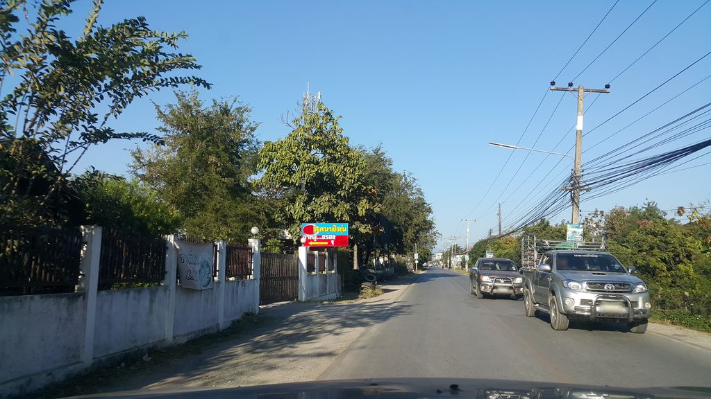 ภาพถนนตรงที่ อังคณาเป็ดตุ๋น ตั้งอยู่ ถ่ายโดย jrcarlsen พ.ศ. 2562 (2019) · A street-level view of where อังคณาเป็ดตุ๋น · Angkhana Pet Tun stands, by jrcarlsen in 2562 (2019)
