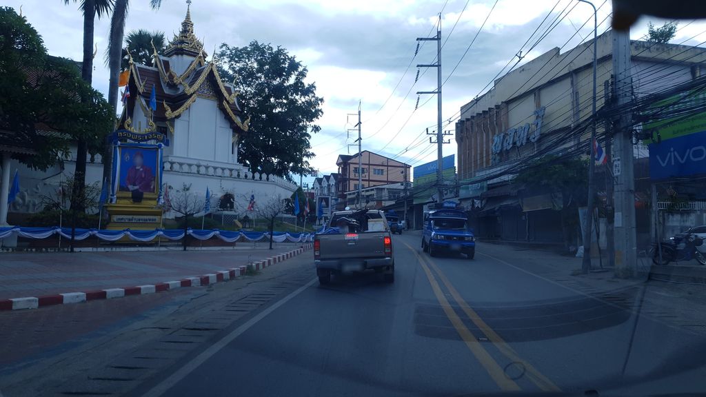 ภาพถนนตรงที่ ลดากุลเทเลคอม ตั้งอยู่ ถ่ายโดย silamanee พ.ศ. 2561 (2018) · A street-level view of where ลดากุลเทเลคอม · Lada Kun Thelekom stands, by silamanee in 2561 (2018)