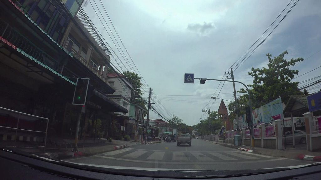 ภาพถนนตรงที่ Aristo Cafe by Mon doi luang coffee ตั้งอยู่ ถ่ายโดย kaart_3 พ.ศ. 2562 (2019) · A street-level view of where Aristo Cafe by Mon doi luang coffee stands, by kaart_3 in 2562 (2019)