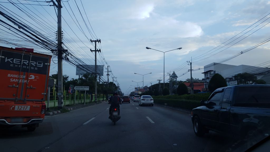 ภาพถนนตรงที่ ศูนย์ส่งเสริมและพัฒนาอาชีพการเกษตร จังหวัดเชียงใหม่  (เกษตรที่สูง) ตั้งอยู่ ถ่ายโดย silamanee พ.ศ. 2561 (2018) · A street-level view of where ศูนย์ส่งเสริมและพัฒนาอาชีพการเกษตร จังหวัดเชียงใหม่  (เกษตรที่สูง) · Songsoem Lae Phatthana Achip Kan Kaset Changwat Chiang Mai (Kaset Thi Sung) Centre stands, by silamanee in 2561 (2018)