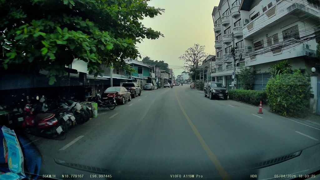 ภาพถนนตรงที่ ข้าวต้มเจ๊แดงอาเขต ตั้งอยู่ ถ่ายโดย ThailandCambodia พ.ศ. 2569 (2026) · A street-level view of where ข้าวต้มเจ๊แดงอาเขต · Khaotom Chedaeng Akhet stands, by ThailandCambodia in 2569 (2026)