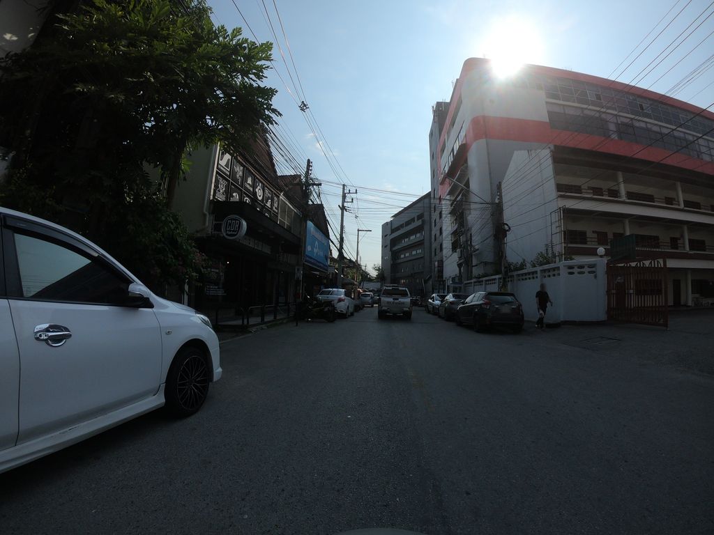 ภาพถนนตรงที่ See View Towers ตั้งอยู่ ถ่ายโดย chanuwath_grab พ.ศ. 2562 (2019) · A street-level view of where See View Towers stands, by chanuwath_grab in 2562 (2019)