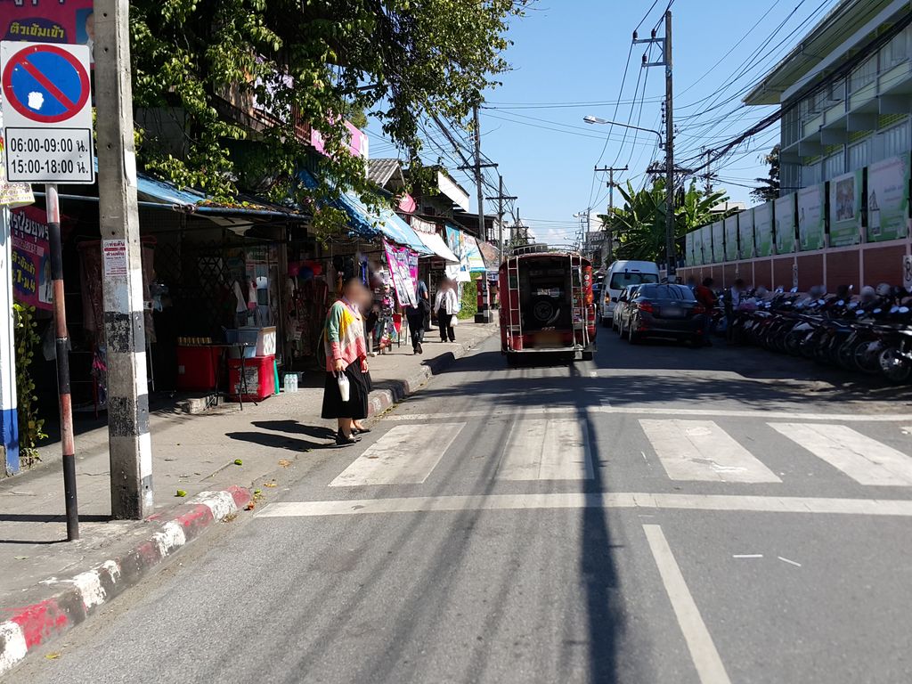 ภาพถนนตรงที่ Sanampinthong Mini4WD - ร้านสนามปิ่นทอง เชียงใหม่ ตั้งอยู่ ถ่ายโดย jrcarlsen พ.ศ. 2558 (2015) · A street-level view of where Sanampinthong Mini4WD - ร้านสนามปิ่นทอง เชียงใหม่ stands, by jrcarlsen in 2558 (2015)