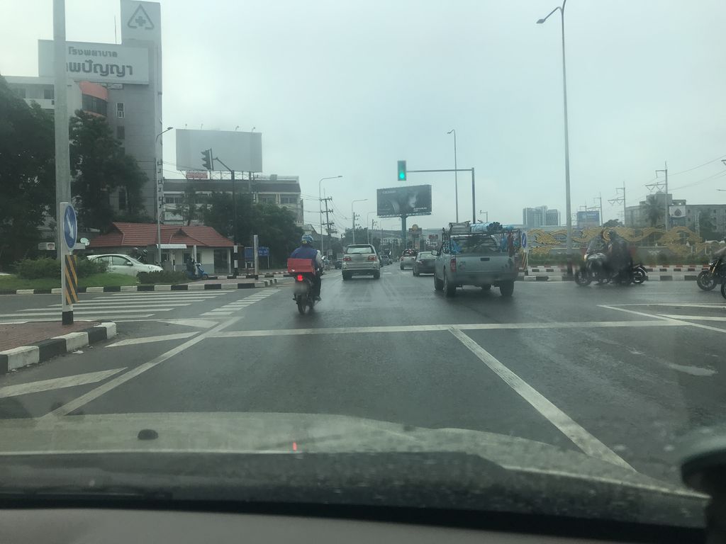 ภาพถนนตรงที่ คอนโดนิ่ม ตั้งอยู่ ถ่ายโดย ppimpream พ.ศ. 2561 (2018) · A street-level view of where คอนโดนิ่ม · Condo Nim stands, by ppimpream in 2561 (2018)
