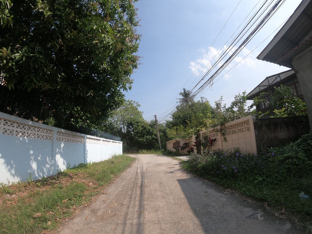 ภาพถนนตรงที่ High Arts ตั้งอยู่ ถ่ายโดย chanuwath_grab พ.ศ. 2562 (2019) · A street-level view of where High Arts stands, by chanuwath_grab in 2562 (2019)