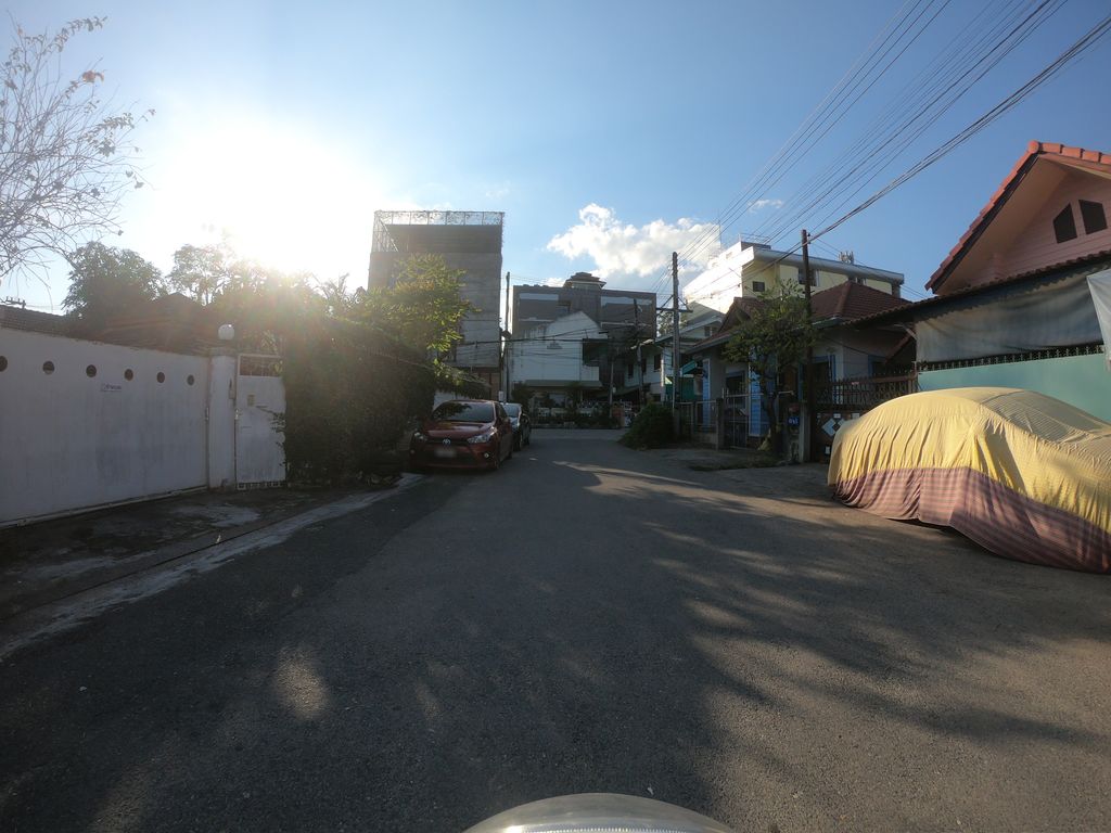 ภาพถนนตรงที่ บ่อตกปลานพดล ตั้งอยู่ ถ่ายโดย chanuwath_grab พ.ศ. 2562 (2019) · A street-level view of where บ่อตกปลานพดล · Bo Tokpla Naphadon stands, by chanuwath_grab in 2562 (2019)