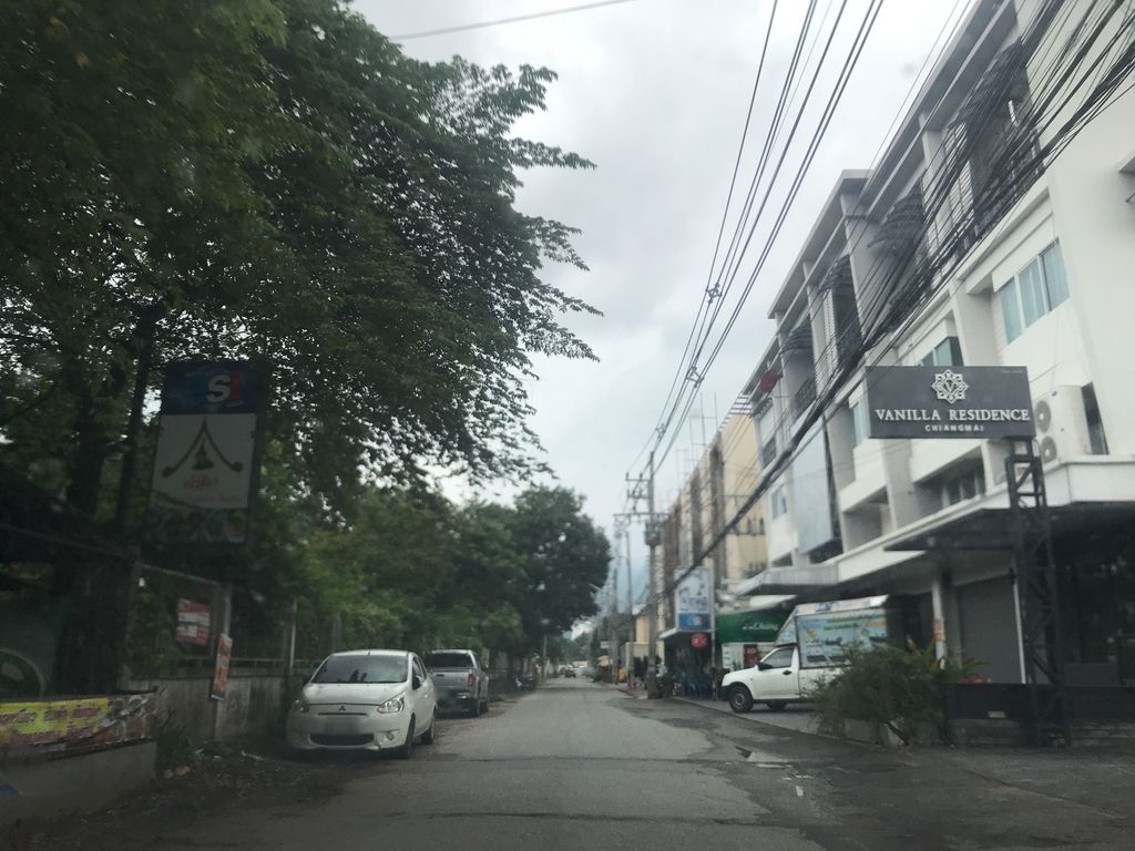 ภาพถนนตรงที่ Run Car Wash & Spa ตั้งอยู่ ถ่ายโดย prasert พ.ศ. 2561 (2018) · A street-level view of where Run Car Wash & Spa stands, by prasert in 2561 (2018)