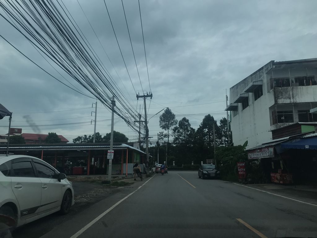 ภาพถนนตรงที่ Tsunami Teppanyaki ข้าวถ้วยฟิวชั่น-แม่โจ้ ตั้งอยู่ ถ่ายโดย prasert พ.ศ. 2561 (2018) · A street-level view of where Tsunami Teppanyaki ข้าวถ้วยฟิวชั่น-แม่โจ้ stands, by prasert in 2561 (2018)