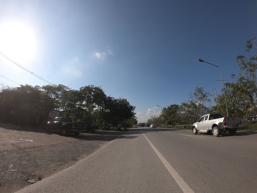 ภาพถนนตรงที่ ลองกอยลาบขม ตั้งอยู่ ถ่ายโดย chanuwath_grab พ.ศ. 2562 (2019) · A street-level view of where ลองกอยลาบขม · Longkoilapkhom stands, by chanuwath_grab in 2562 (2019)
