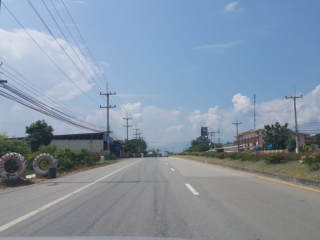 ภาพถนนตรงที่ Enduro Bar ตั้งอยู่ ถ่ายโดย jrcarlsen พ.ศ. 2558 (2015) · A street-level view of where Enduro Bar stands, by jrcarlsen in 2558 (2015)