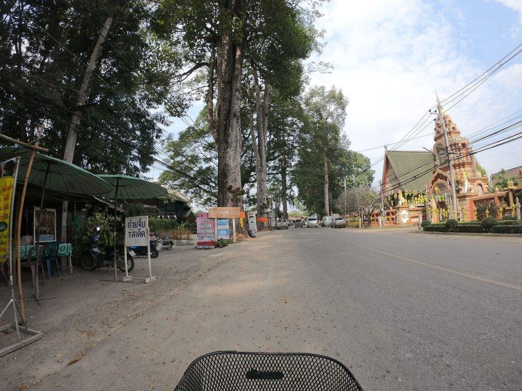 ภาพถนนตรงที่ หม่าล่าป้าลี ตั้งอยู่ ถ่ายโดย chanuwath_grab พ.ศ. 2562 (2019) · A street-level view of where หม่าล่าป้าลี · Malapali stands, by chanuwath_grab in 2562 (2019)