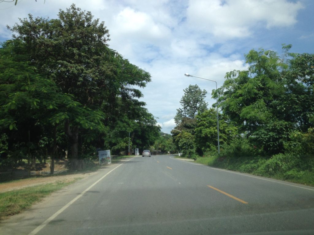ภาพถนนตรงที่ Ma Chill Dee Chiangmai มาชิวดี เชียงใหม่ ตั้งอยู่ ถ่ายโดย jimwatana พ.ศ. 2558 (2015) · A street-level view of where Ma Chill Dee Chiangmai มาชิวดี เชียงใหม่ stands, by jimwatana in 2558 (2015)