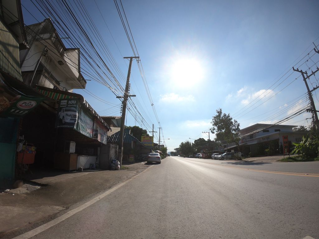 ภาพถนนตรงที่ ก๋วยเตี๋ยวป้าคำ ตั้งอยู่ ถ่ายโดย chanuwath_grab พ.ศ. 2562 (2019) · A street-level view of where ก๋วยเตี๋ยวป้าคำ · Kuaitiao Pakham stands, by chanuwath_grab in 2562 (2019)