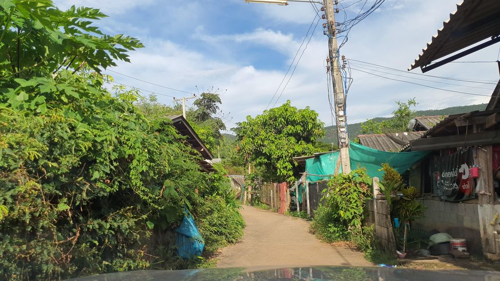ภาพถนนตรงที่ บ้านป่าตัน หมู่5 ตั้งอยู่ ถ่ายโดย jrcarlsen พ.ศ. 2564 (2021) · A street-level view of where บ้านป่าตัน หมู่5 · Ban Pa Tan Mu5 stands, by jrcarlsen in 2564 (2021)