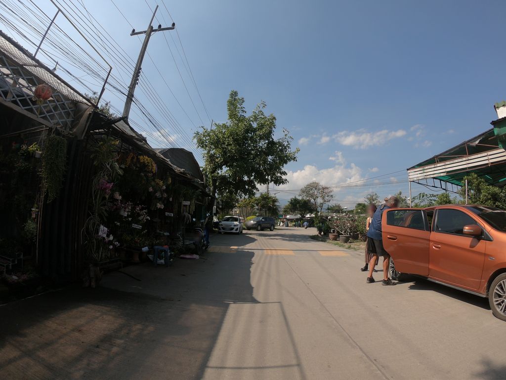 ภาพถนนตรงที่ พีพีสวนถาด ตั้งอยู่ ถ่ายโดย chanuwath_grab พ.ศ. 2562 (2019) · A street-level view of where พีพีสวนถาด · Phiphisuanthat stands, by chanuwath_grab in 2562 (2019)