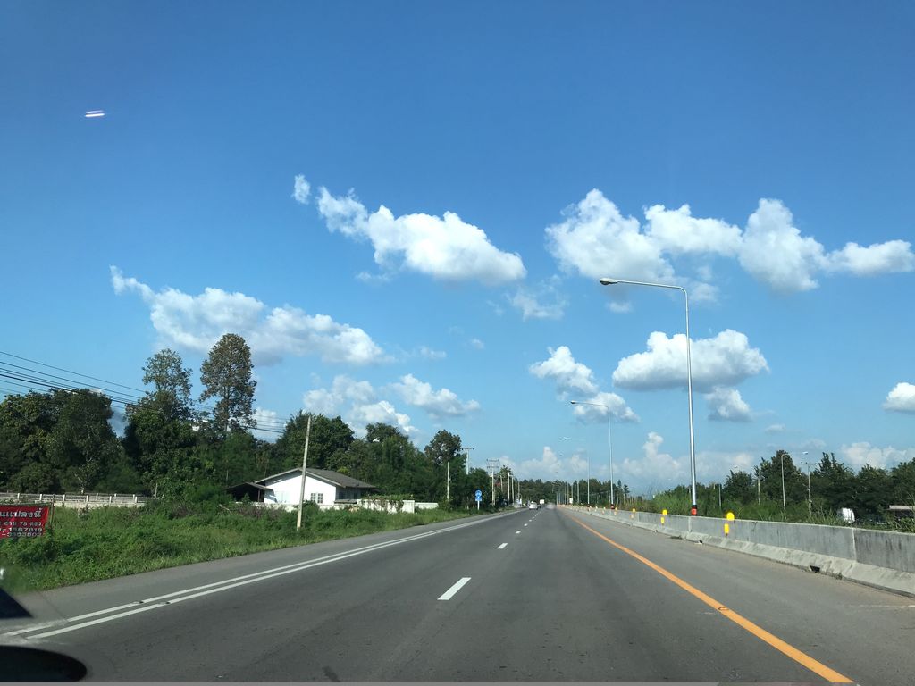 ภาพถนนตรงที่ สวนจริญญา ออคิด ตั้งอยู่ ถ่ายโดย prasert พ.ศ. 2561 (2018) · A street-level view of where สวนจริญญา ออคิด · Charinya Okhit Garden stands, by prasert in 2561 (2018)