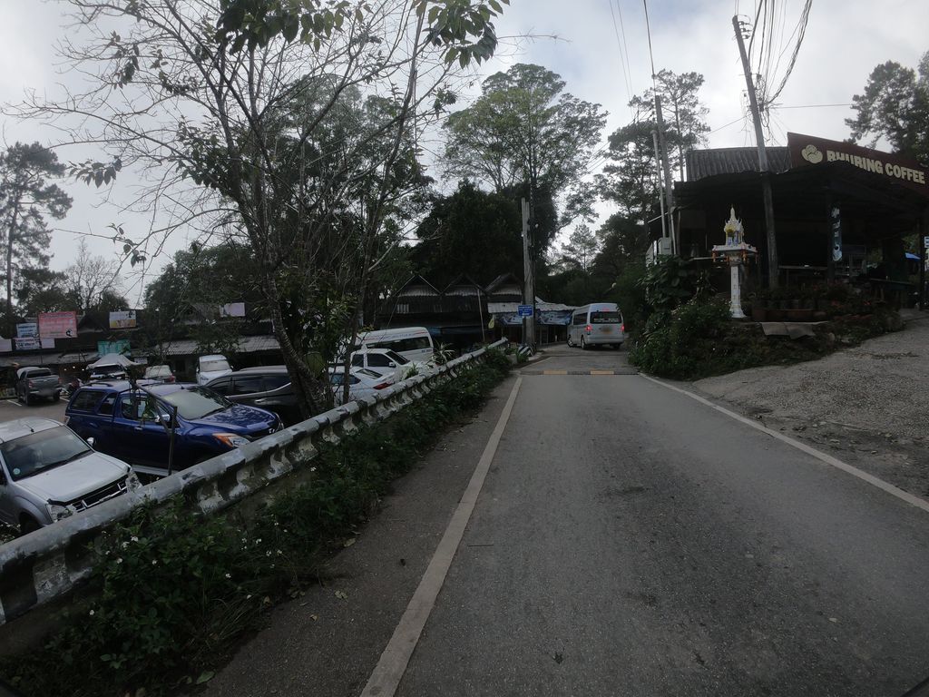 ภาพถนนตรงที่ Bhubing Coffee ตั้งอยู่ ถ่ายโดย chanuwath_grab พ.ศ. 2562 (2019) · A street-level view of where Bhubing Coffee stands, by chanuwath_grab in 2562 (2019)
