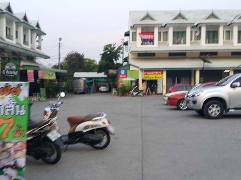ภาพถนนตรงที่ High Relax ตั้งอยู่ ถ่ายโดย jrcarlsen พ.ศ. 2558 (2015) · A street-level view of where High Relax stands, by jrcarlsen in 2558 (2015)