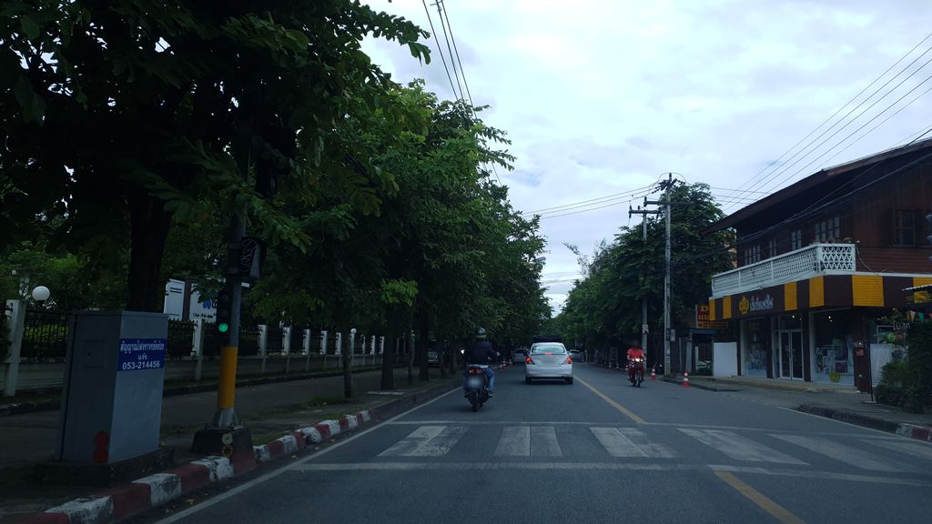 ภาพถนนตรงที่ Hattakam ตั้งอยู่ ถ่ายโดย silamanee พ.ศ. 2561 (2018) · A street-level view of where Hattakam stands, by silamanee in 2561 (2018)
