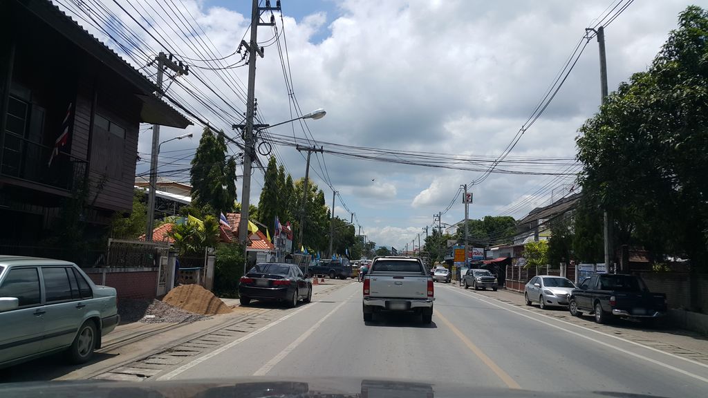 ภาพถนนตรงที่ Max speed moto ตั้งอยู่ ถ่ายโดย jrcarlsen พ.ศ. 2559 (2016) · A street-level view of where Max speed moto stands, by jrcarlsen in 2559 (2016)