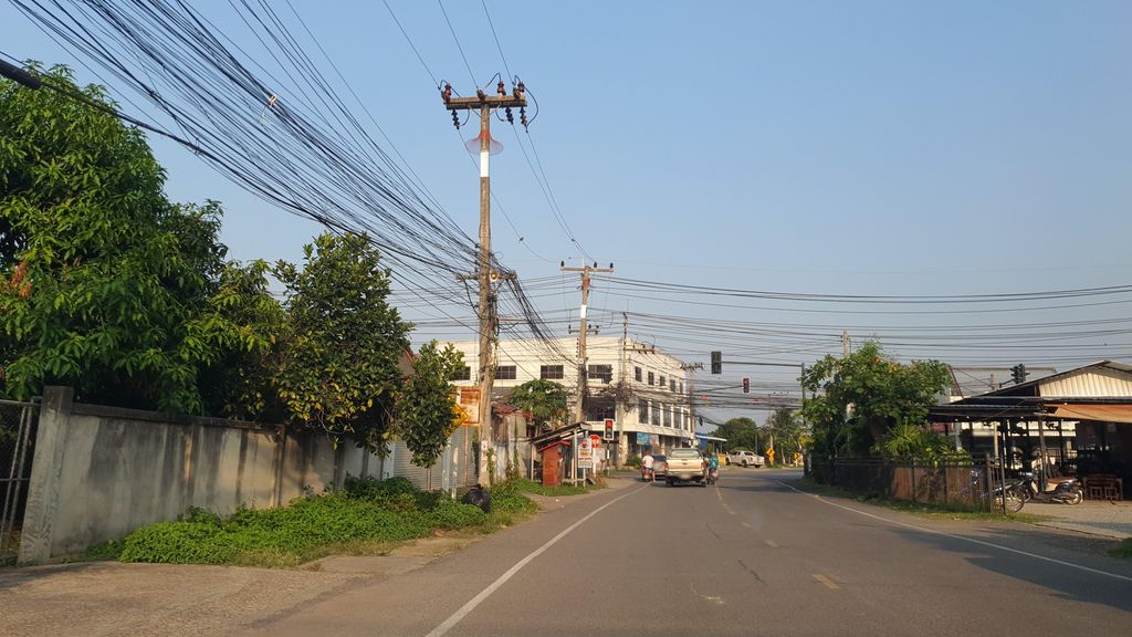 ภาพถนนตรงที่ ร้านอุดรแก๊ส ตั้งอยู่ ถ่ายโดย jrcarlsen พ.ศ. 2565 (2022) · A street-level view of where ร้านอุดรแก๊ส · Ran Utra Kaet stands, by jrcarlsen in 2565 (2022)