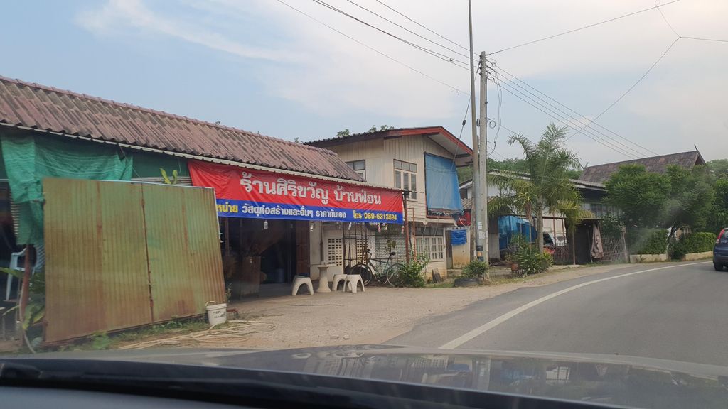 ภาพถนนตรงที่ Pukan'cafe ตั้งอยู่ ถ่ายโดย jrcarlsen พ.ศ. 2565 (2022) · A street-level view of where Pukan'cafe stands, by jrcarlsen in 2565 (2022)