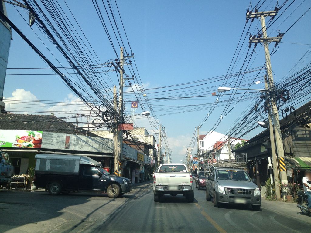 ภาพถนนตรงที่ ร้าน ไอเลิฟโฟน สันป่าตอง ตั้งอยู่ ถ่ายโดย jimwatana พ.ศ. 2558 (2015) · A street-level view of where ร้าน ไอเลิฟโฟน สันป่าตอง · Ran Ailoepfon San Pa Tong stands, by jimwatana in 2558 (2015)