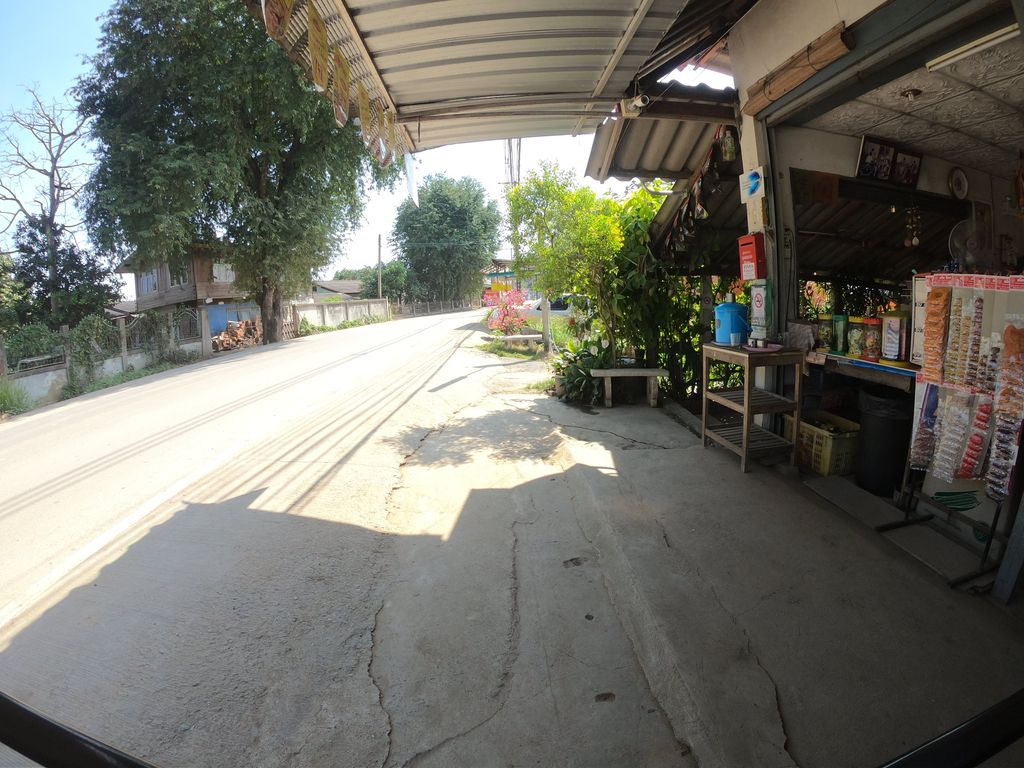 ภาพถนนตรงที่ ภคมนช็อป ตั้งอยู่ ถ่ายโดย chanuwath_grab พ.ศ. 2562 (2019) · A street-level view of where ภคมนช็อป · Phakhamonchoop stands, by chanuwath_grab in 2562 (2019)