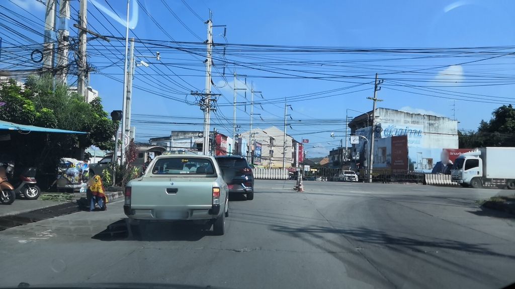 ภาพถนนตรงที่ Shong Cha สาขาป่าแดด ตั้งอยู่ ถ่ายโดย charlesano พ.ศ. 2561 (2018) · A street-level view of where Shong Cha สาขาป่าแดด stands, by charlesano in 2561 (2018)