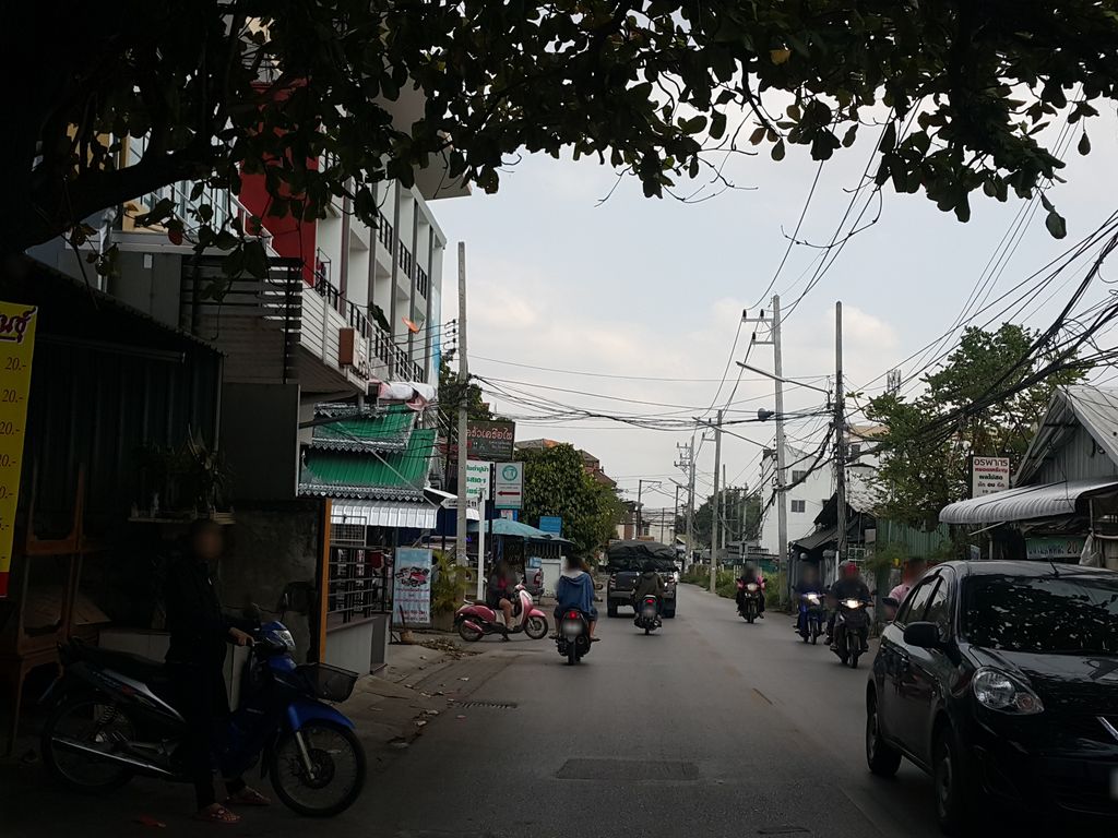ภาพถนนตรงที่ Tiger Second Hand ตั้งอยู่ ถ่ายโดย jrcarlsen พ.ศ. 2558 (2015) · A street-level view of where Tiger Second Hand stands, by jrcarlsen in 2558 (2015)