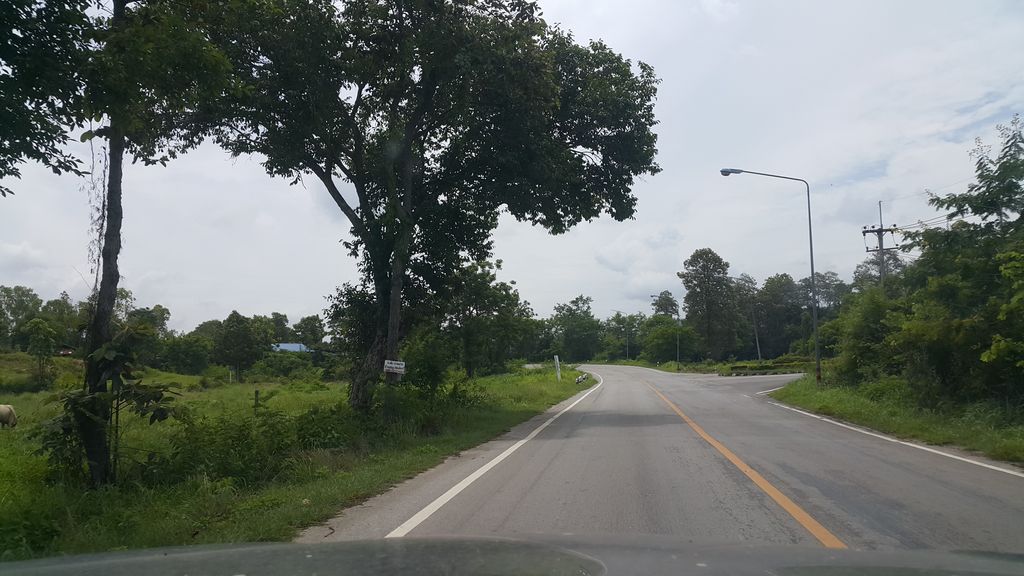 ภาพถนนตรงที่ ครัวข้าวปั้น ตั้งอยู่ ถ่ายโดย jrcarlsen พ.ศ. 2561 (2018) · A street-level view of where ครัวข้าวปั้น · Khruakhaopan stands, by jrcarlsen in 2561 (2018)