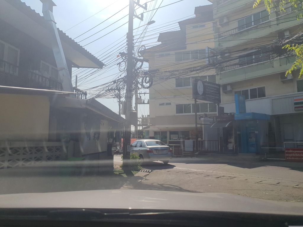 ภาพถนนตรงที่ Cinder And Smoke ตั้งอยู่ ถ่ายโดย jrcarlsen พ.ศ. 2566 (2023) · A street-level view of where Cinder And Smoke stands, by jrcarlsen in 2566 (2023)