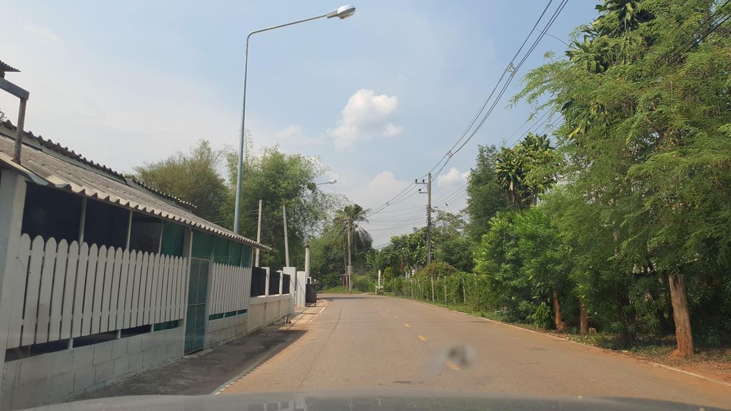 ภาพถนนตรงที่ The backyard @สวนหลังบ้าน ตั้งอยู่ ถ่ายโดย jrcarlsen พ.ศ. 2565 (2022) · A street-level view of where The backyard @สวนหลังบ้าน stands, by jrcarlsen in 2565 (2022)