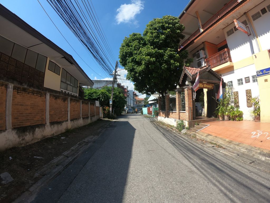 ภาพถนนตรงที่ Coffee Craft Cafe ตั้งอยู่ ถ่ายโดย chanuwath_grab พ.ศ. 2562 (2019) · A street-level view of where Coffee Craft Cafe stands, by chanuwath_grab in 2562 (2019)
