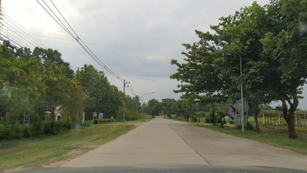 ภาพถนนตรงที่ สถานีวิจัยระบบทรัพยากรเกษตร ตั้งอยู่ ถ่ายโดย jrcarlsen พ.ศ. 2565 (2022) · A street-level view of where สถานีวิจัยระบบทรัพยากรเกษตร · Sathani Wichai Rabop Sapyak Kaset stands, by jrcarlsen in 2565 (2022)