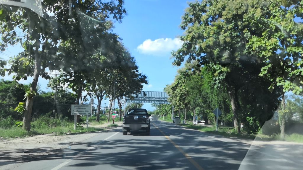 ภาพถนนตรงที่ บ้านสวนอินทนนท์ โฮสเทล ตั้งอยู่ ถ่ายโดย charlesano พ.ศ. 2561 (2018) · A street-level view of where บ้านสวนอินทนนท์ โฮสเทล · Ban Suan Inthanon Hostel stands, by charlesano in 2561 (2018)