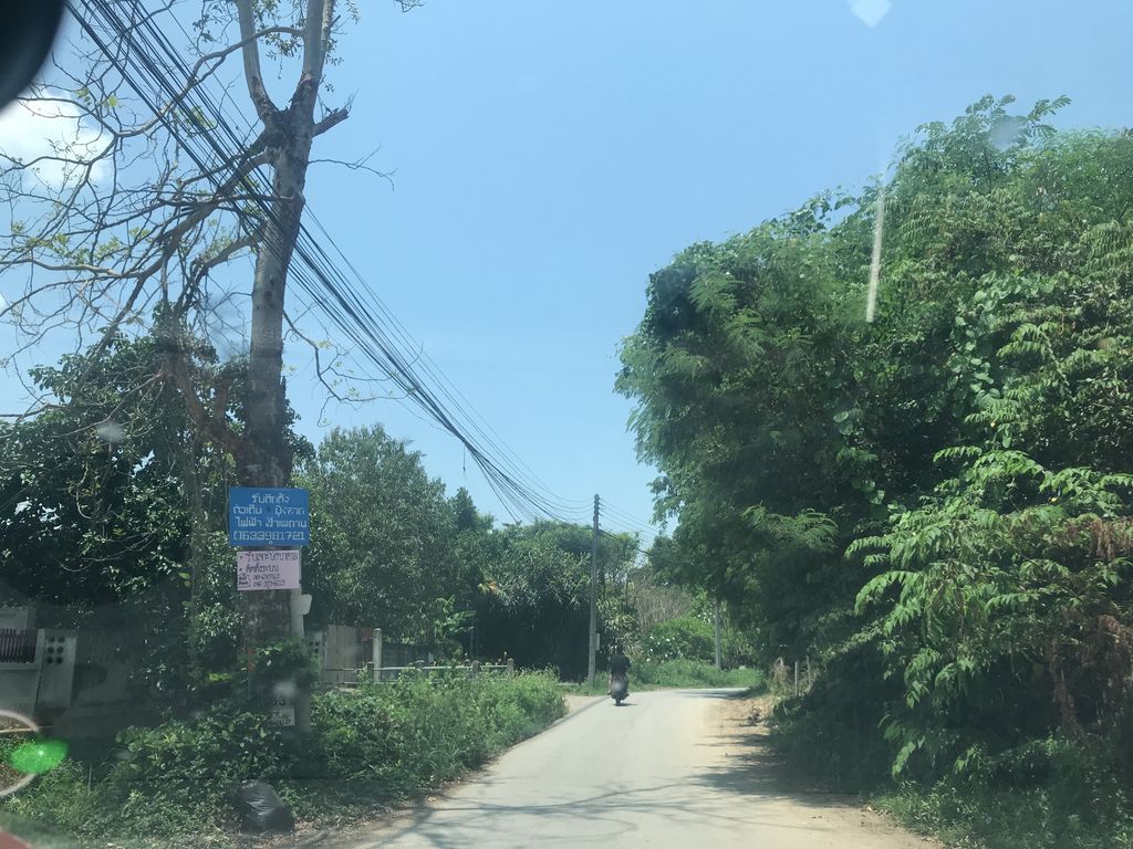 ภาพถนนตรงที่ ร้านป้าพัตรอาหารตามสั่ง ตั้งอยู่ ถ่ายโดย prasert พ.ศ. 2561 (2018) · A street-level view of where ร้านป้าพัตรอาหารตามสั่ง · Ran Pa Phat Ahantamsang stands, by prasert in 2561 (2018)