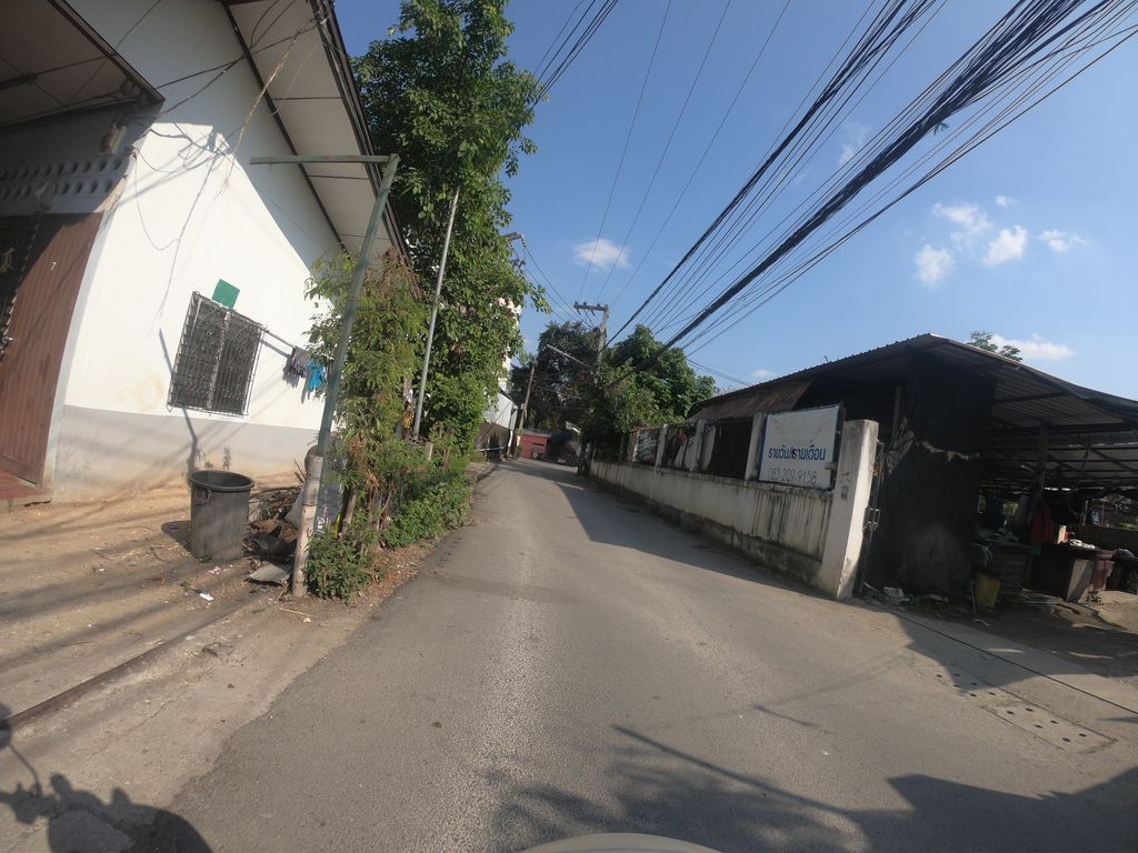 ภาพถนนตรงที่ ร้านป้าทอง ตั้งอยู่ ถ่ายโดย chanuwath_grab พ.ศ. 2562 (2019) · A street-level view of where ร้านป้าทอง · Ran Patong stands, by chanuwath_grab in 2562 (2019)