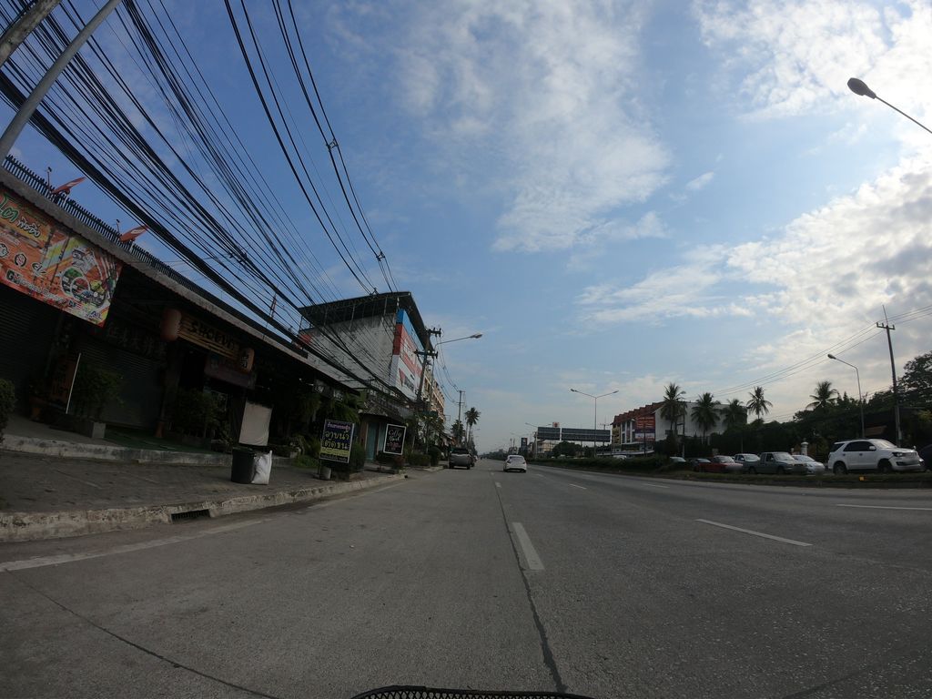 ภาพถนนตรงที่ โต ฟิชชิ่ง รับสั่ง พรีออเดอร์ รอกตกปลา อุปกรณ์ตกปลาจากญี่ปุ่น ตั้งอยู่ ถ่ายโดย chanuwath_grab พ.ศ. 2562 (2019) · A street-level view of where โต ฟิชชิ่ง รับสั่ง พรีออเดอร์ รอกตกปลา อุปกรณ์ตกปลาจากญี่ปุ่น · To Fishing Rapsang Phriodoe Roktokpla Upkratokpla Chak Yipun stands, by chanuwath_grab in 2562 (2019)