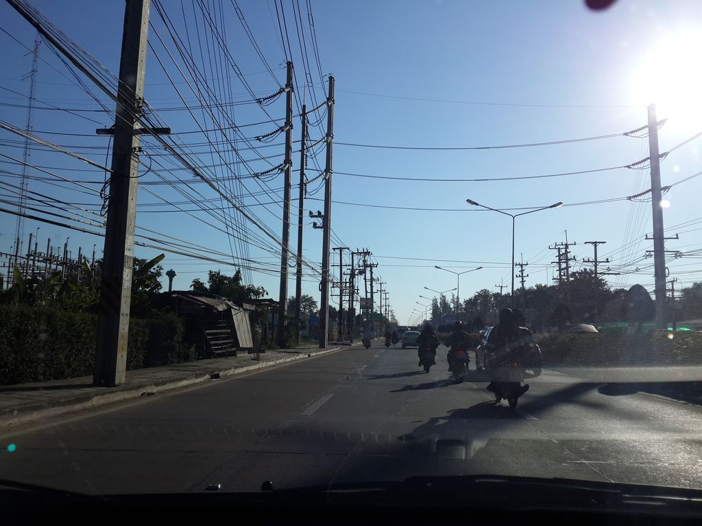 ภาพถนนตรงที่ กะเพราคาเฟ่ ตั้งอยู่ ถ่ายโดย mishari พ.ศ. 2557 (2014) · A street-level view of where กะเพราคาเฟ่ · Kaphraokhafe stands, by mishari in 2557 (2014)