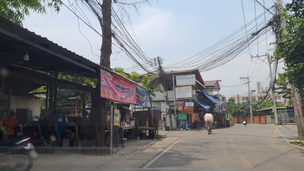 ภาพถนนตรงที่ 杨国福_malatang ตั้งอยู่ ถ่ายโดย jrcarlsen พ.ศ. 2565 (2022) · A street-level view of where 杨国福_malatang stands, by jrcarlsen in 2565 (2022)